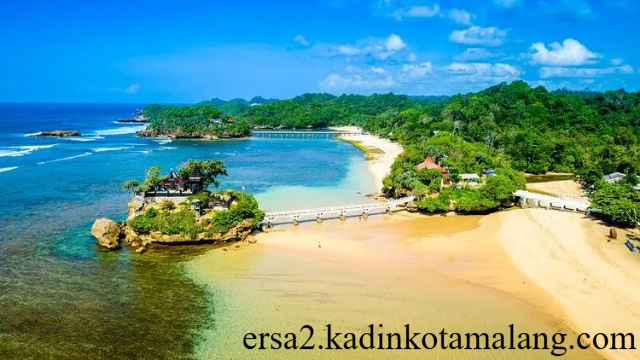 Liburan Seru di Pantai Balekambang Eksplorasi Alam & Spiritual