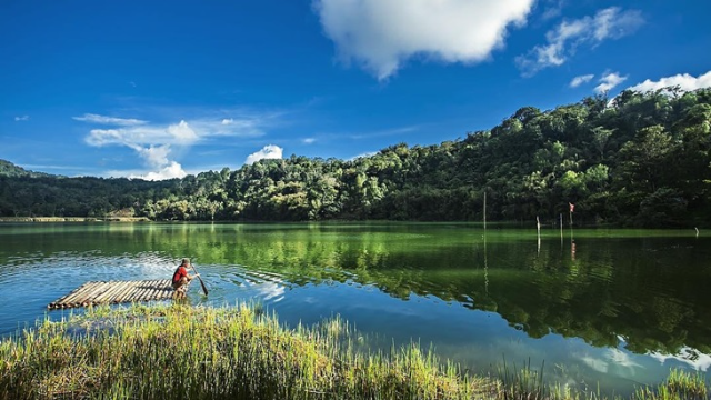 Menyelami Keajaiban Alam Danau Linow di Minahasa